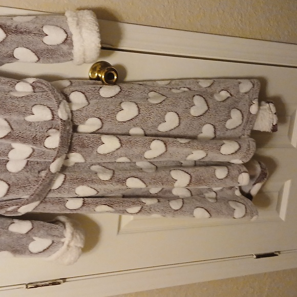 Fluffy purple robe with hearts - Picture 4 of 6